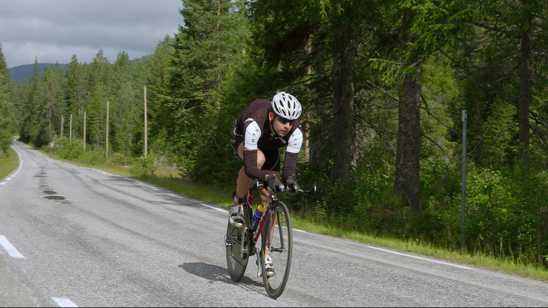 国家队教练组实行轮值制度强化全局战术一致性，教练员轮训